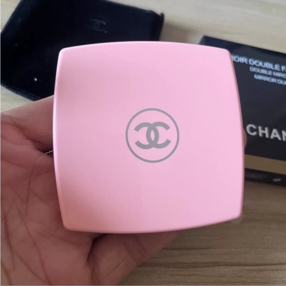 Chanel Pink Compact Makeup Case - Picture 4 of 16